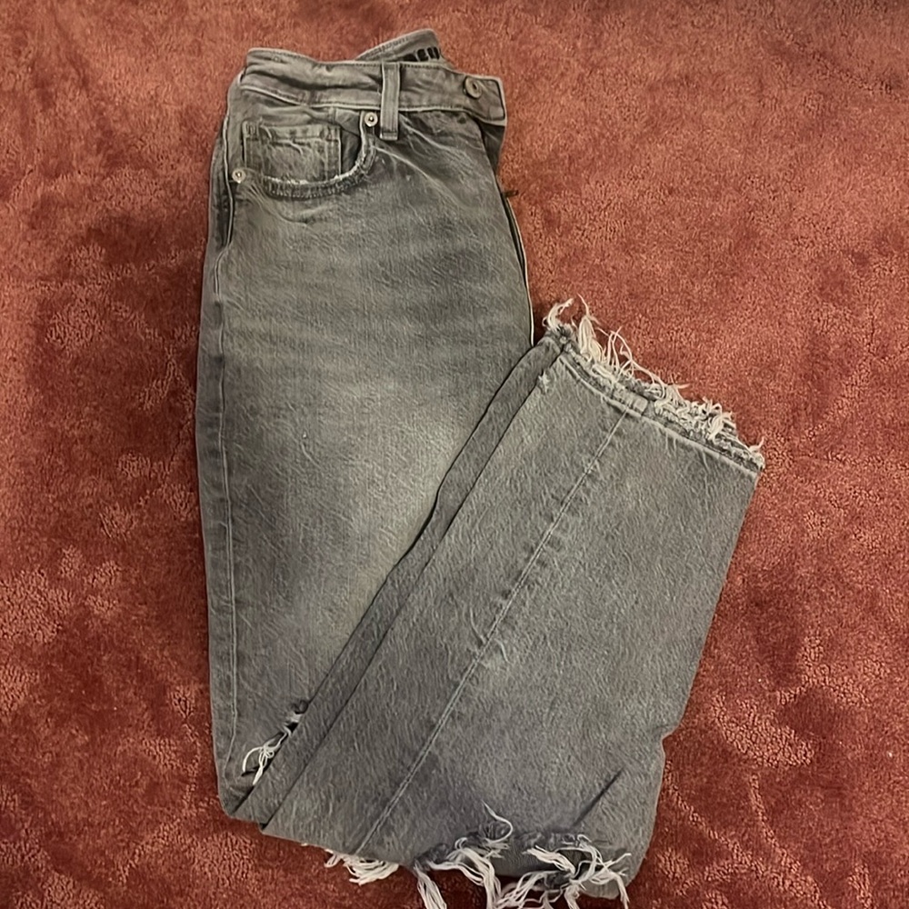 American Eagle distressed grey mom jean, size 2 X-Short